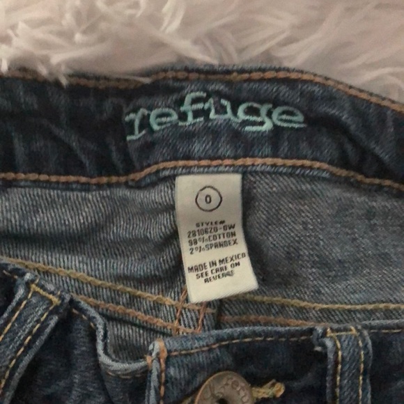 Refuge Shorts - Picture 3 of 4